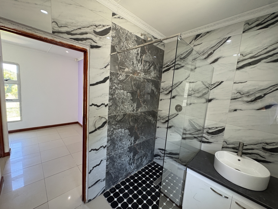 5 Bedroom Property for Sale in Cintsa East Eastern Cape